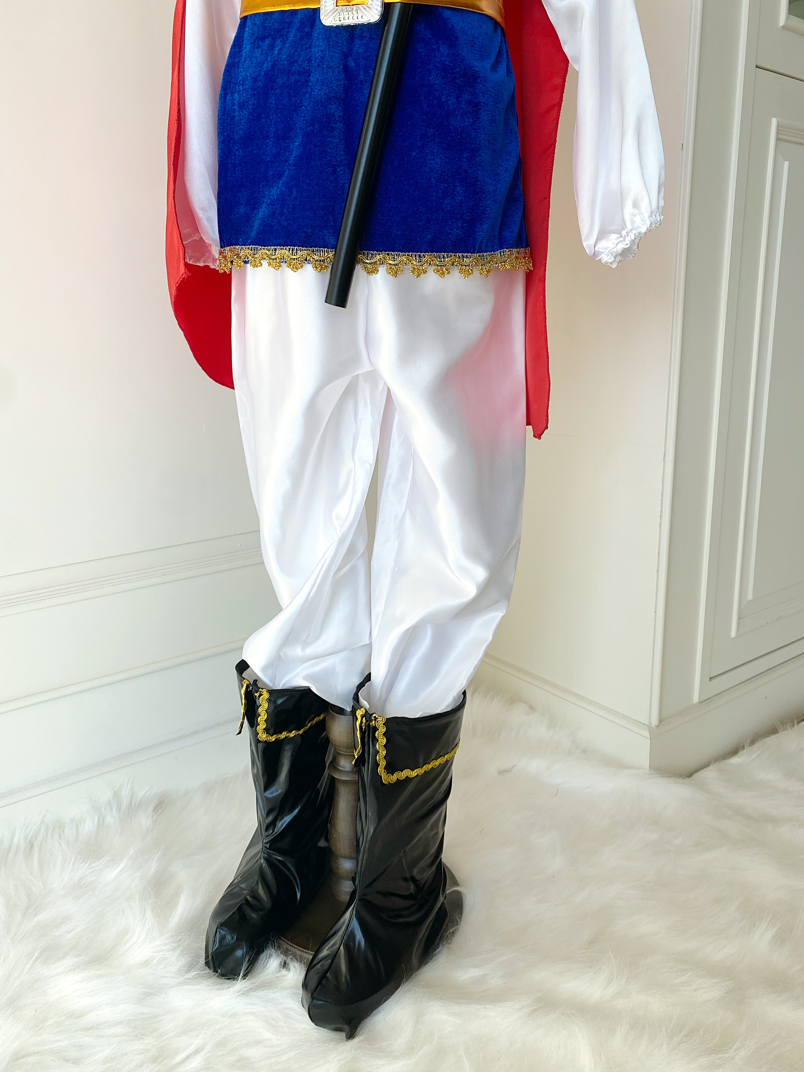 ชุดเจ้าชายรูปงามกั้กสีน้ำเงินและผ้าพันคอสีแดง ครบเซต ผ้าคลุม/มงกุฏ/คฑา/รองเท้าบูตเทียม