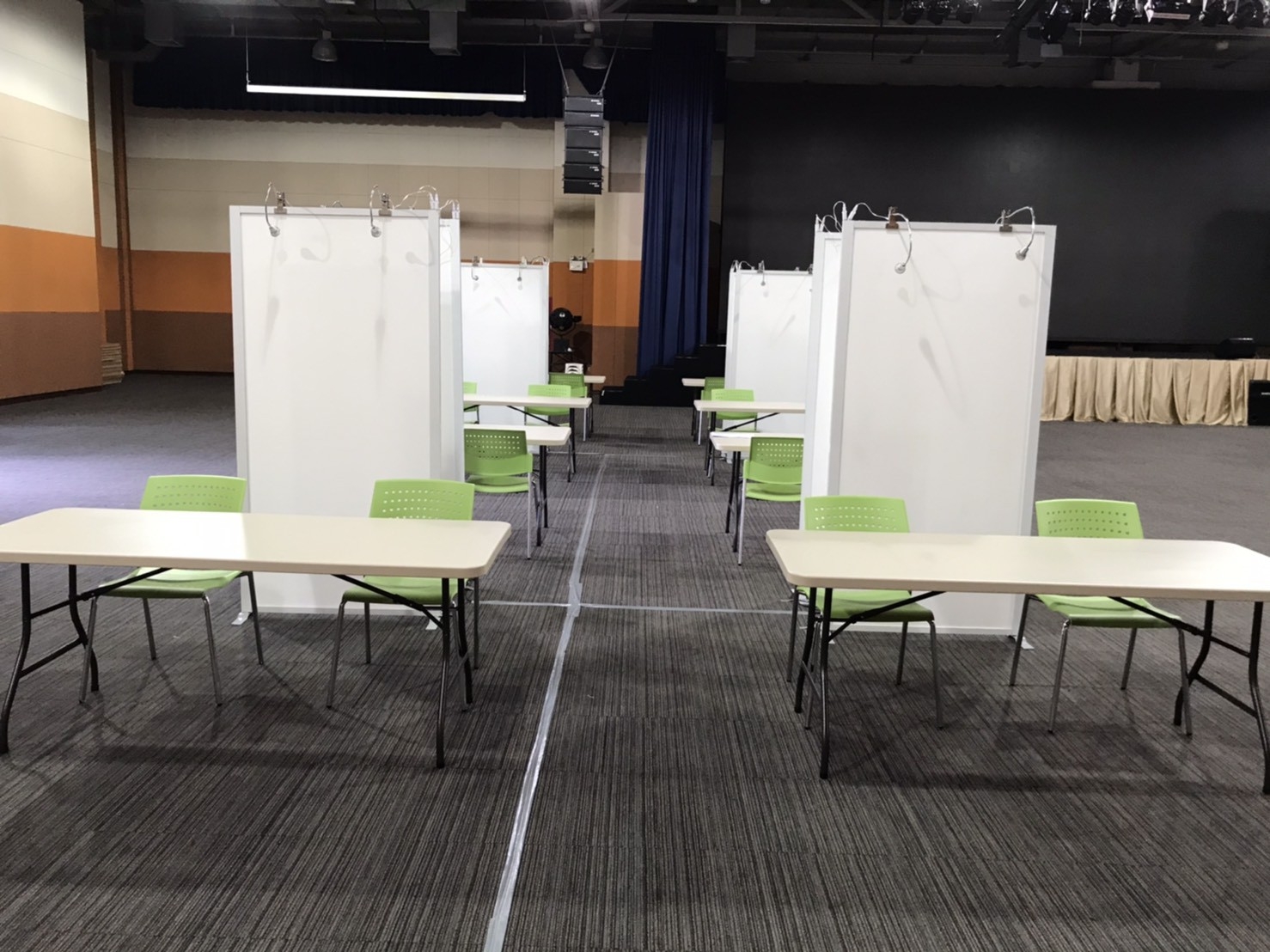 เช่าบอร์ดนิทรรศการ แบบตั้งเดี่ยวพร้อมโคมไฟ ขนาด 100x200 ซม. บริการติดตั้งพร้อมรื้อถอน