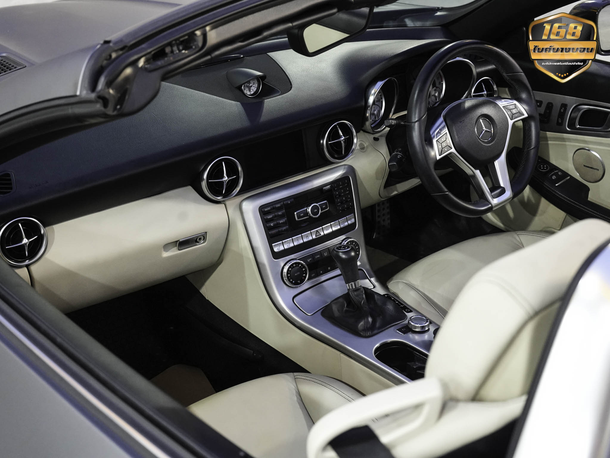 Mercedes-Benz SLK200 Kompressor (R172) จดปี 2015 ดาวห์เริ่มต้นที่ 49,000 บ.