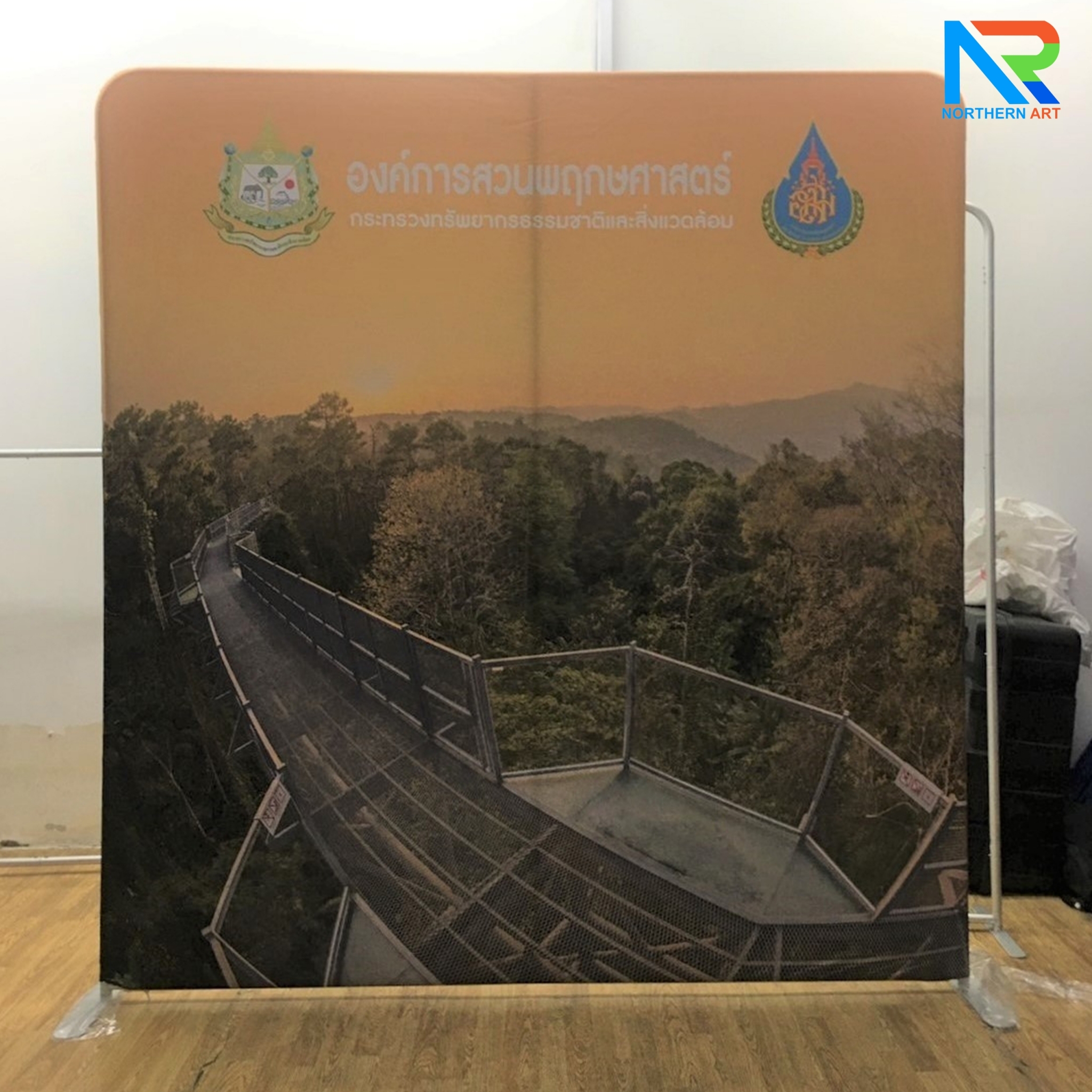 แบคดรอปผ้า (Fabric Backdrop) รุ่นตรง Savvy ขนาด (H)180 x (W)120-1000 cm. โครงอะลูมิเนียม ถอดประกอบได้ แถมฟรี! กระเป๋าใส่อุปกรณ์ 1 ใบ