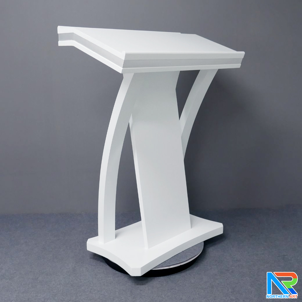 โพเดียมไม้ ยืนคู่ สีขาว ขนาด (W)90 x (L)50 x (H)120 cm. ตกแต่งแถบลามิเนตสีเงินเงาTOPและเสาข้าง