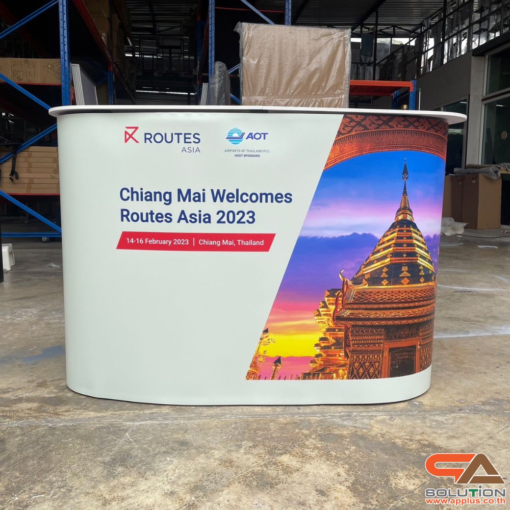 เคาน์เตอร์ออกบูธ รุ่นโค้ง TOPสีขาว มีชั้นวาง ขนาด (W)131 x (D)39 x (H) 87 cm.โครงอะลูมิเนียม พับเก็บได้ เคลื่อนย้ายสะดวก