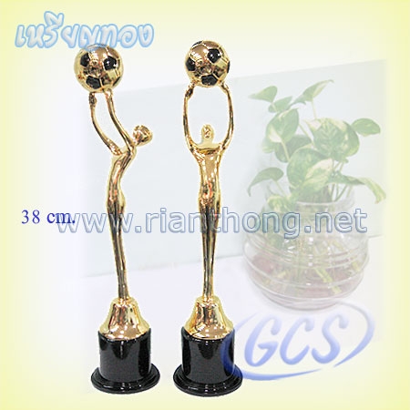 TPR004 ถ้วยรางวัลฟุตบอลคนชูบอล ผลิตจากเรซิ่น