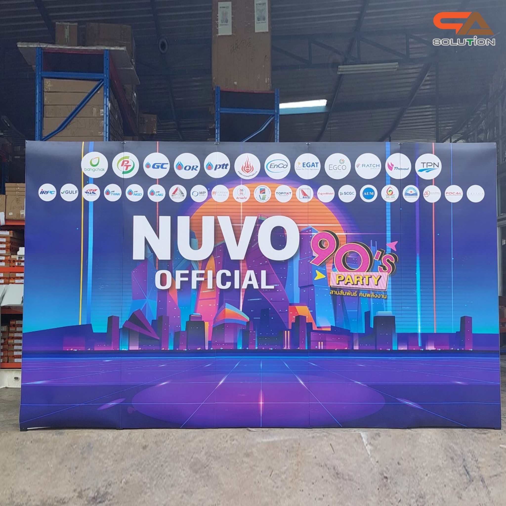 BACK DROP ฉากแบคดรอป รุ่นเหลี่ยม แบบตรง โครงอะลูมิเนียมพร้อมงานพิมพ์ + โคมไฟ 2 ชุด และกระเป๋าล้อลาก 1 ใบ