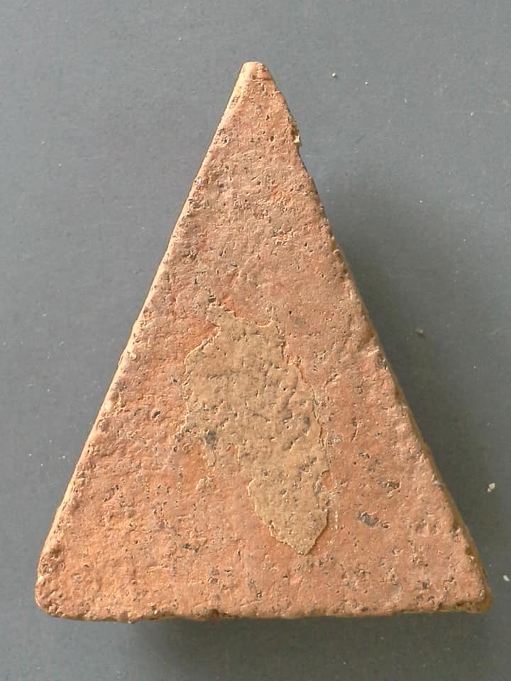 A125 พระนางพญาเสน่ห์จันทน์ กรุวัดตาเถรขึงหนัง-กรุวัดต้นจันทน์