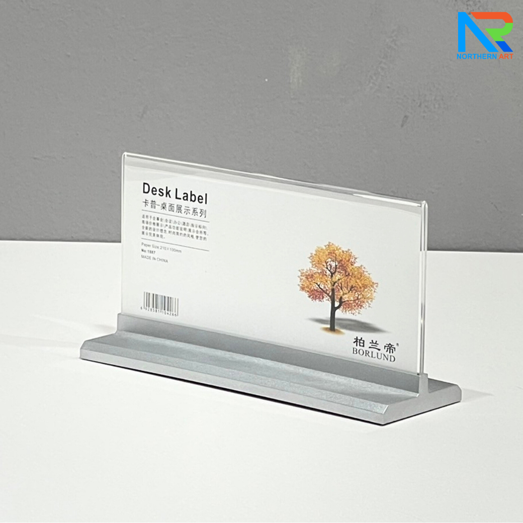 ป้ายชื่อตั้งโต๊ะ สีเงิน ขนาด (W)21 x (D)7 x(H)11.5 โชว์งานพิมพ์ได้ 2 หน้า ถอดประกอบได้