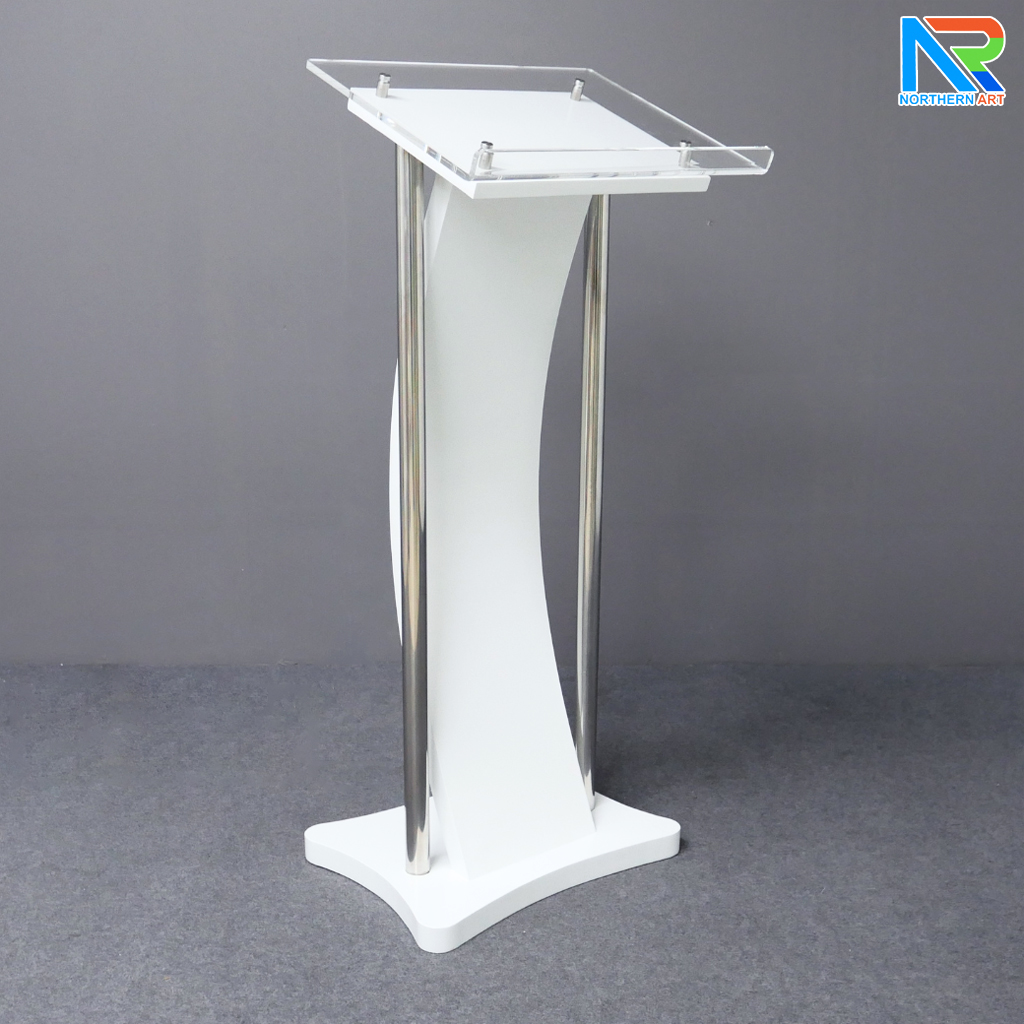 โพเดียมไม้ สีขาว ขนาด (W) 50 x (L) 40 x (H) 120 cm. พร้อมเสาสแตนเลสคู่ TOP เอียง อะคริลิคใส ติดหมุด