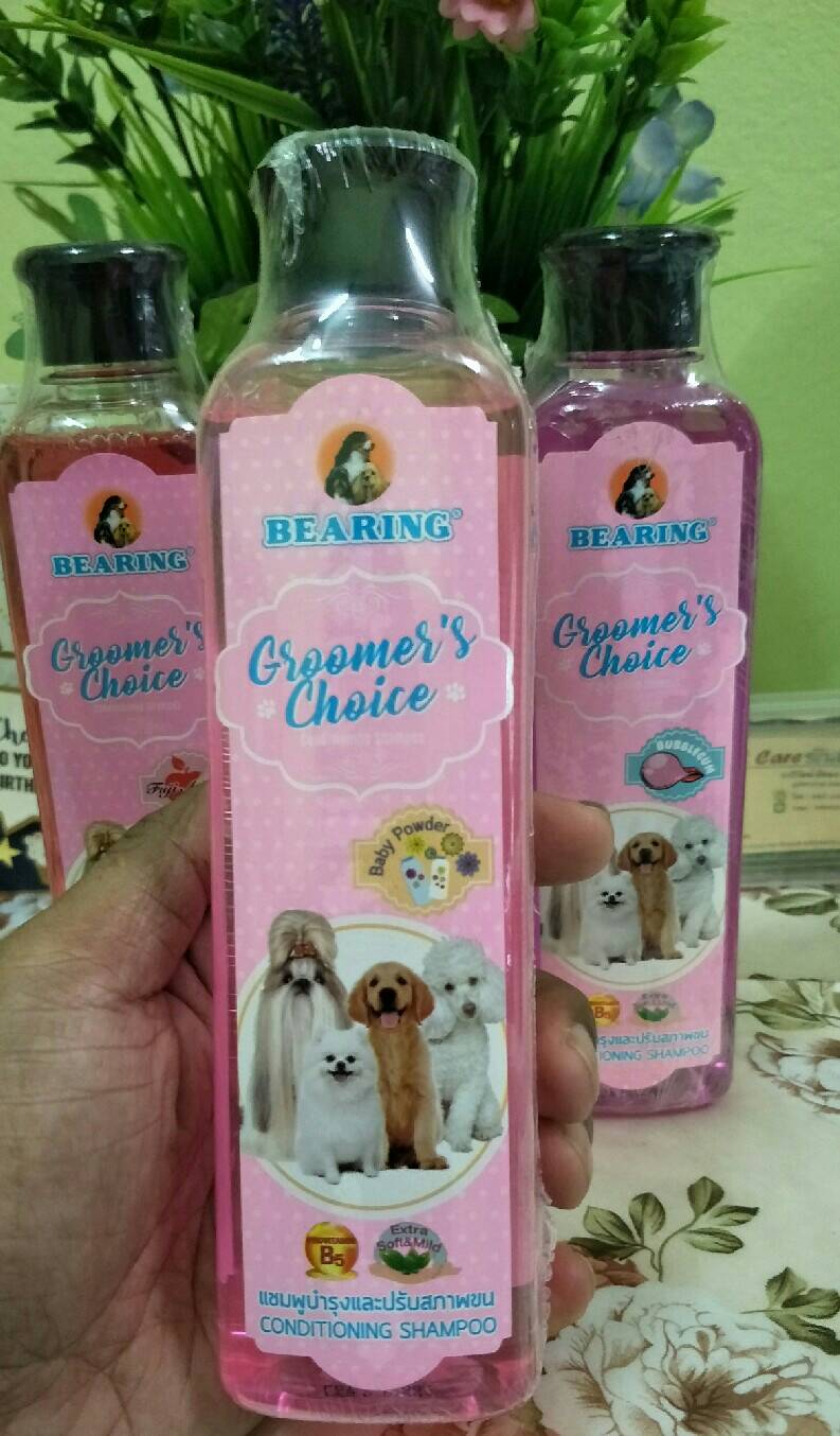 #Bearing Groomer's Choice แบริ่ง กรูมเมอร์ส ช้อยส์ #แชมพูบำรุงและปรับสภาพขน 365 ML. มีให้เลือก 3 กลิ่น 1. กลิ่น เบบี้ พาวเดอร์ (แชมพูบำรุงและปรับสภาพขน) 2. กลิ่นฟูจิ แอปเปิ้ล (แชมพูบำรุงและปรับสภาพขน) 3. กลิ่น Bubblegum (แชมพูบำรุงและปรับสภาพขน) ติดต
