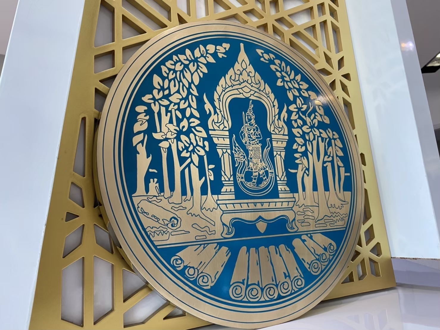 โลโก้โพเดียม โลโก้กัดกรด โลโก้หน่วยงาน กัดกรด วัสดุทองเหลือง UV PRINT หรือกัดกรด สั่งผลิตตามขนาดและแบบที่ต้องการ