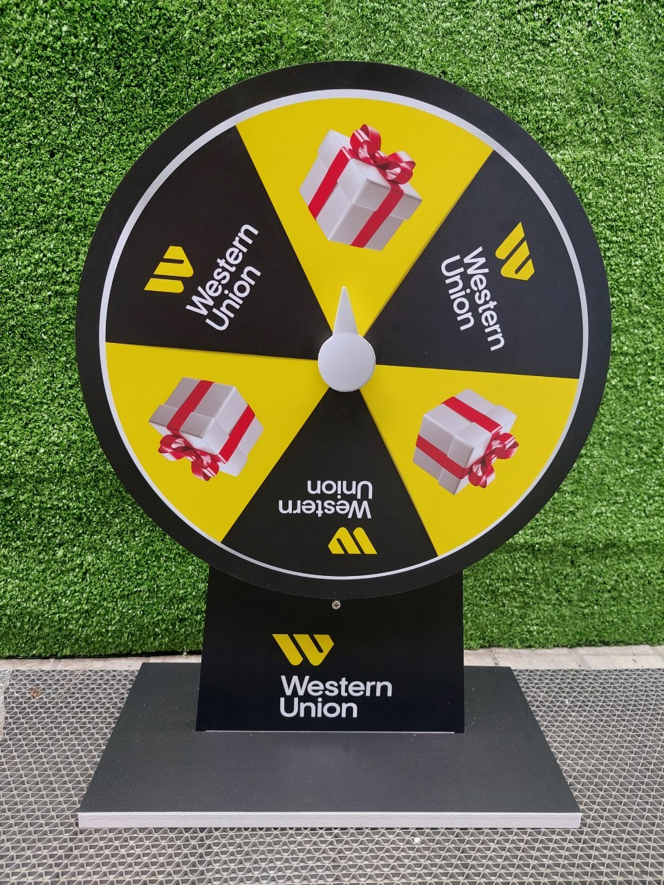 เกมส์วงล้อตั้งโต๊ะ ขนาดวงล้อ 50 ซม. สูง 61.5 ซม. วัสดุพลาสวูดสีขาว หนา 8-15 มม. ถอดประกอบได้