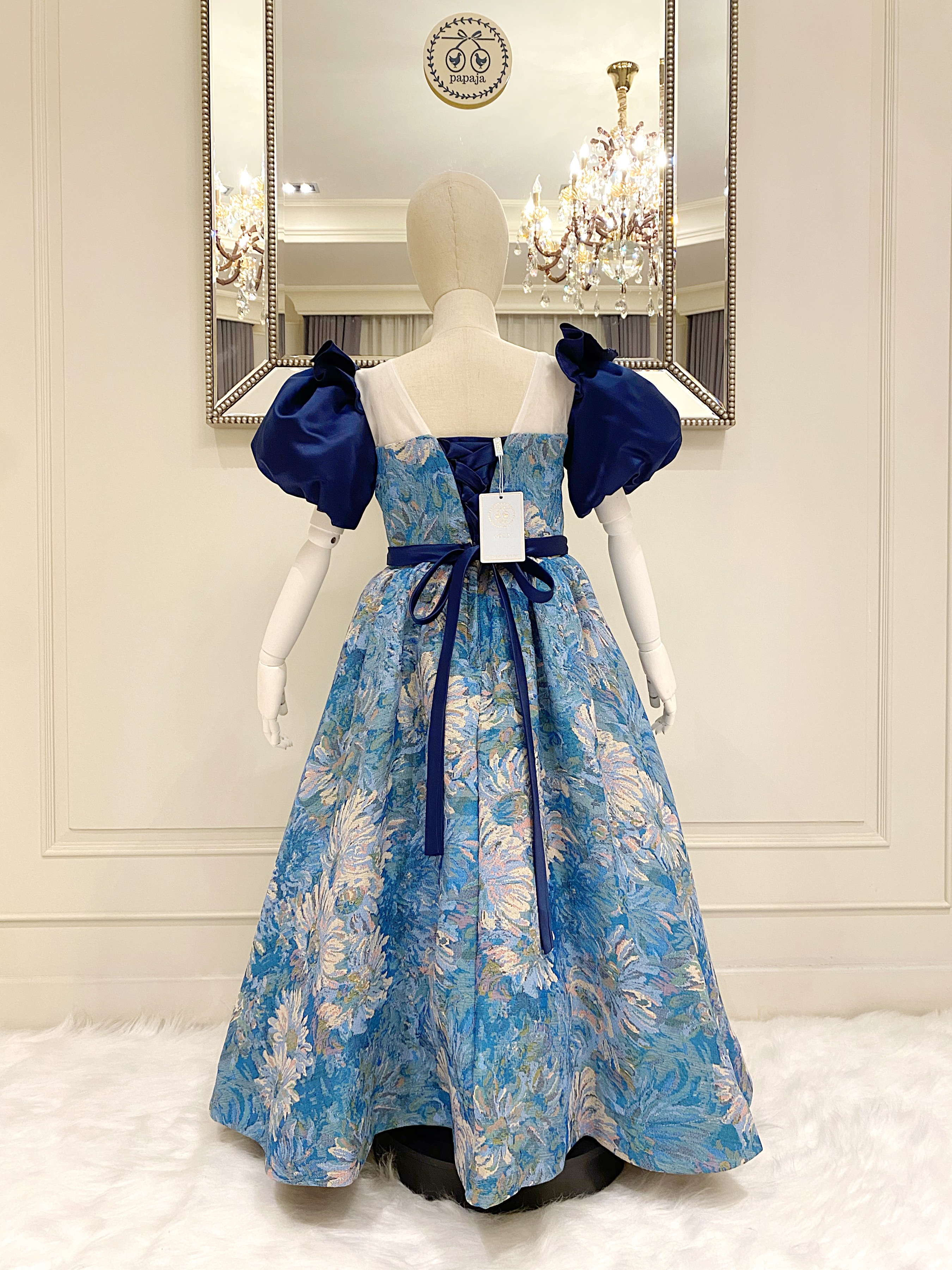 เดรสออกงานราตรียาวแขนตุ๊กตาโทนฟ้าน้ำเงิน ผ้า Jacguard ทอลายสวยสไตล์วินเทจ ใส่แล้วผู้ดี