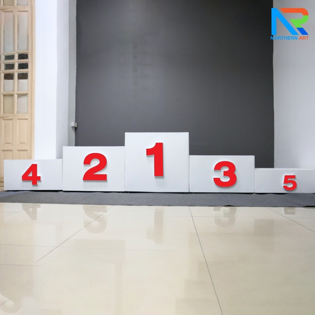 แท่นยืนรับรางวัล 1-2-3-4-5 ขนาด (W)350 x (D)50 x (H)65 cm. โครงเหล็ก ทำสีขาว พร้อมตัวเลข 1-2-3-4-5 (สั่งทำสีตามความต้องการได้)