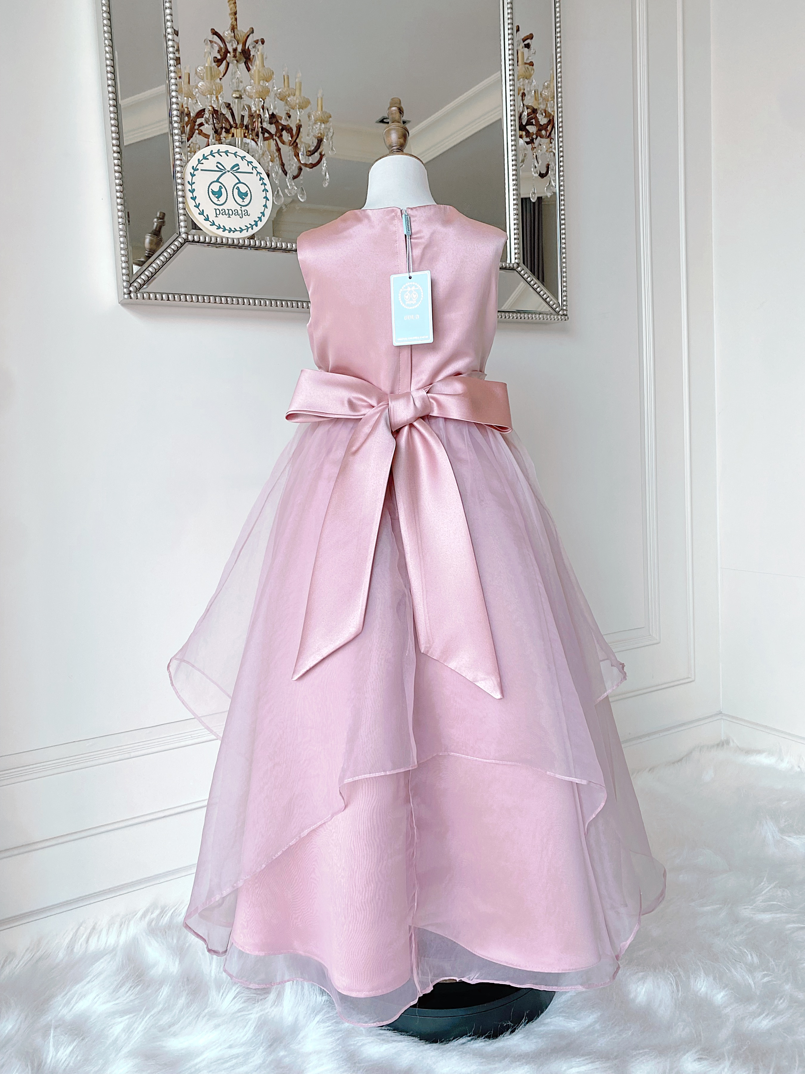 เดรสออกงานราตรียาวแขนกุด สีชมพูหวานอมตุ่น (งานไฮพรีเมี่ยม) ดีเทลลายปักเพชรหนามเตยรูปริบบิ้นที่ช่วงเอว