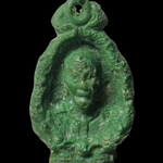 H325 เหรียญหล่อเรซิ่นมังกรคู่ เซียนแปะโรงสี ท่านอาจารย์โง้วกิมโคย สีเขียวเหนี่ยวทรัพย์ (นิยม-หายาก) ด้านหลังเป็นยันต์ฟ้าประทานพร ปี 2523