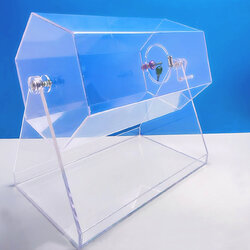 เช่ากล่องจับรางวัลอะคริลิค6เหลี่ยม ตั้งโต๊ะ ขนาดกล่อง (W)60 x (D)35 cm. มือหมุน ฝาปิดมีกุญแจล็อค แกนหมุนอย่างดี
