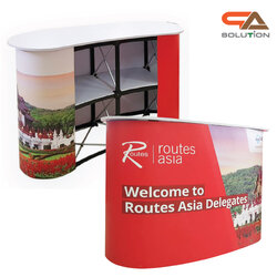 เคาน์เตอร์ออกบูธ รุ่นโค้ง TOPสีขาว มีชั้นวาง ขนาด (W)131 x (D)39 x (H) 87 cm.โครงอะลูมิเนียม พับเก็บได้ เคลื่อนย้ายสะดวก