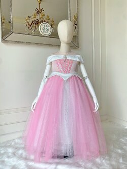ชุดเจ้าหญิงออโรร่าแขนกุดสีชมพูหวาน รุ่นไฮพรีเมี่ยม ดีเทลประดับมุกรอบชุด