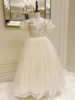 เดรสออกงานราตรียาวแขนตุ๊กตาสีขาวครีม ละมุนมาก