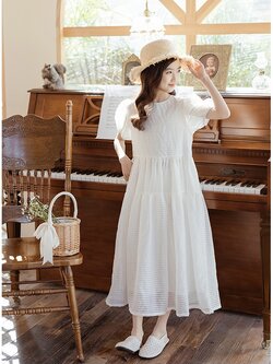 เดรสยาวแขนตุ๊กตาสีขาวครีมผ้าทอลายในตัวลายทาง กระโปรงระบายบานปลาย