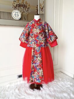 เซตเสื้อคอจีนแขนยาวพร้อมกระโปรงสีแดงผ้าพิมพ์ลายกิโมโน ตัดเย็บแบบทรงจีนโบราณ