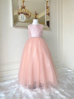 เดรสออกงานราตรียาวแขนกุด (งานไฮพรีเมี่ยม) สีชมพูหวานโทนพาสเทล ผ้า 2 Textures ช่วงบนผ้าดัสเชส ช่วงล่างผ้าแก้วเนื้อด้านสีชมพูพีช