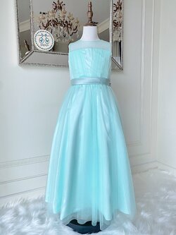 เดรสออกงานราตรียาวแขนกุดสีเขียวพาสเทล (Pastel Green) (งานไฮพรีเมี่ยม) ช่วงไหล่ซีทรู ช่วงเอวประดับผ้าซาติน