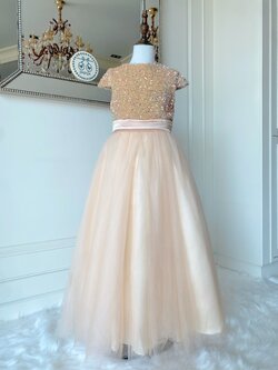 เดรสออกงานราตรียาวแขนล้ำ สีแชมเปญ (งานไฮพรีเมี่ยม) ด้านบนปักเลื่อม ช่วงกระโปรงผ้าโปร่งซอฟท์ๆ ละมุน