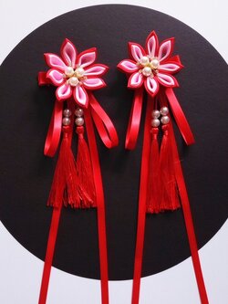 (No.207) ขายเป็นคู่ กิ๊ฟติดผมตรุษจีน ดอกไม้ผ้าสีแดงตัดกับสีชมพู