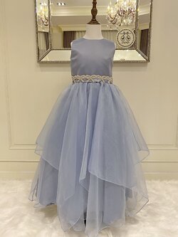 เดรสออกงานราตรียาวแขนกุด สีฟ้าอมเทา (งานไฮพรีเมี่ยม) ดีเทลลายปักเพชรหนามเตยรูปริบบิ้นที่ช่วงเอว