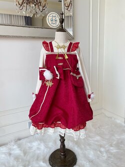 (เซต 4 ชิ้น) เดรสกี่เพ้างานไฮพรีเมี่ยมสีแดงทรงบอลลูนใส่มาน่ารักขั้นสุด พร้อมกระเป๋าสะพายเข้าชุดแถมไฟกระโปรง