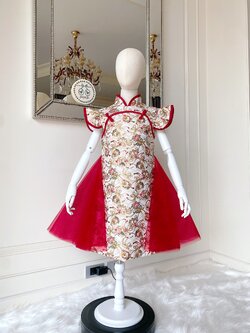 เดรสกี่เพ้าสีครีมตัดขอบสีแดงแขนล้ำ ผ้าคอตตอนพิมพ์ทองลวดลายสไตล์กิโมโน