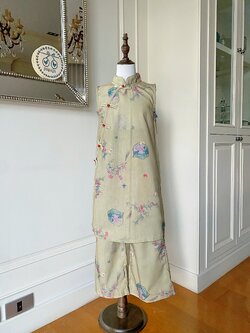 เซตกี่เพ้า เสื้อพร้อมกางกางเข้าชุดโทนเขียวทอง พิมพ์ลายจีนเลอค่า