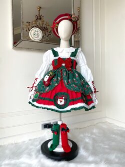 (เซต 4 ชิ้น) เซตเดรสคริสต์มาสงานพรีเมี่ยม ธีมต้น X'mas สีเขียวแดง (เดรส+เสื้อแขนยาว+หมวก+ถุงเท้า) Christmas