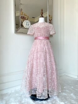 เดรสออกงานราตรียาวแขนตุ๊กตา (งานไฮพรีเมี่ยม) ผ้าลูกไม้ฉลุโทนสีชมพูตุ่น ลุคผู้ดี สวยคลาสสิค