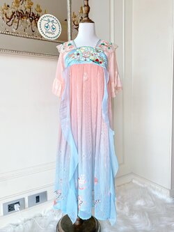 ชุด Hanfu ชายกระโปรงย้อมไล่โทน โทนสีชมพู ปักลายสวยงาม