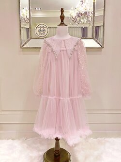 เดรสแขนยาวสีชมพูอ่อน แขนแต่งเลื่อมวิ้งๆ ปกผ้าแก้วฉลุลายปักไข่มุก