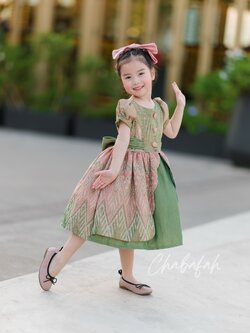 เดรสแขนตุ๊กตาผ้าไทย แบรนด์ Chabafah สีเขียวตุ่น