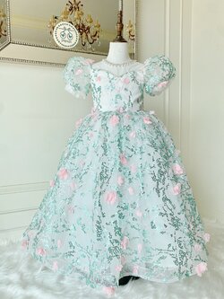 เดรสออกงานราตรียาวแขนตุ๊กตาสีขาวปักลายเถาวัลย์และดอกไม้ 3D สีชมพูอ่อน