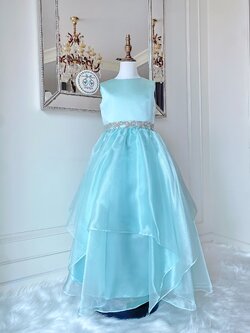 เดรสออกงานราตรียาวแขนกุด สีเขียวมิ้นท์พาสเทล (งานไฮพรีเมี่ยม) ดีเทลลายปักเพชรหนามเตยรูปริบบิ้นที่ช่วงเอว