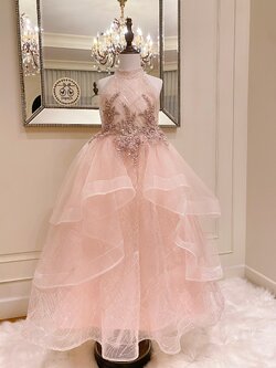 เดรสออกงานราตรียาวแขนล้ำสีชมพูอ่อน ประดับคริสตัลสุดหรู