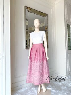(No. 013) กระโปรงผ้าฝ้ายไทยทอเครื่อง ลายมัดหมี่สีชมพูหวาน ทรงทวิส แบรนด์ Chabafah (ชบาฟ้า)