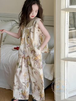 เซตเสื้อแขนกุดผ้าพิมพ์ลายโทนสีเบจพร้อมกางเกงขายาว