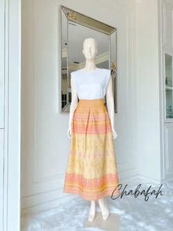 (No. 002) กระโปรงผ้าฝ้ายไทยทอเครื่อง สีเหลืองสลับส้ม ทรงทวิส แบรนด์ Chabafah (ชบาฟ้า)