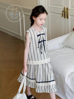 เซตเสื้อแขนกุดลายทางพร้อมกระโปรงเข้าชุด