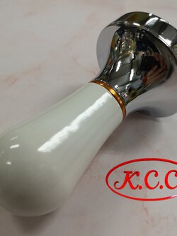 แทมเปอร์ กาแฟ ทำจากสแตนเลส ด้ามพลาสติก ขนาด 57.5 mm. / 57.5 มม. น้ำหนักดี จับถนัดมือ