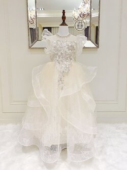 เดรสออกงานราตรียาวแขนสั้นสีขาวครีมสวยหวานมากๆ