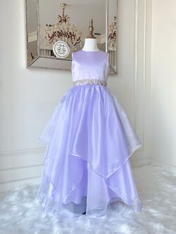 เดรสออกงานราตรียาวแขนกุด สีม่วงพาสเทล (งานไฮพรีเมี่ยม) ดีเทลลายปักเพชรหนามเตยรูปริบบิ้นที่ช่วงเอว