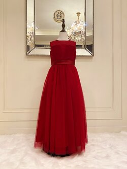 เดรสออกงานราตรียาวแขนกุดสีแดง (Red Lipstick) (งานไฮพรีเมี่ยม) ช่วงไหล่ซีทรู ช่วงเอวประดับผ้าซาติน