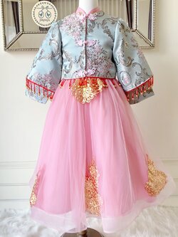 เซตเดรสกี่เพ้าแขนยาวสีชมพูหวานพร้อมเสื้อคลุมโทนสีฟ้า