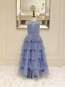 เดรสราตรียาวสีฟ้าครามแขนกุด (งานไฮพรีเมี่ยม) ดีเทลกระโปรงระบายประดับคริสตัล Swarovski แท้ทีละเม็ดด้วยมือ